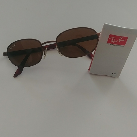A pair of brand new RAYBAN sunglasses - Picture 3 of 5